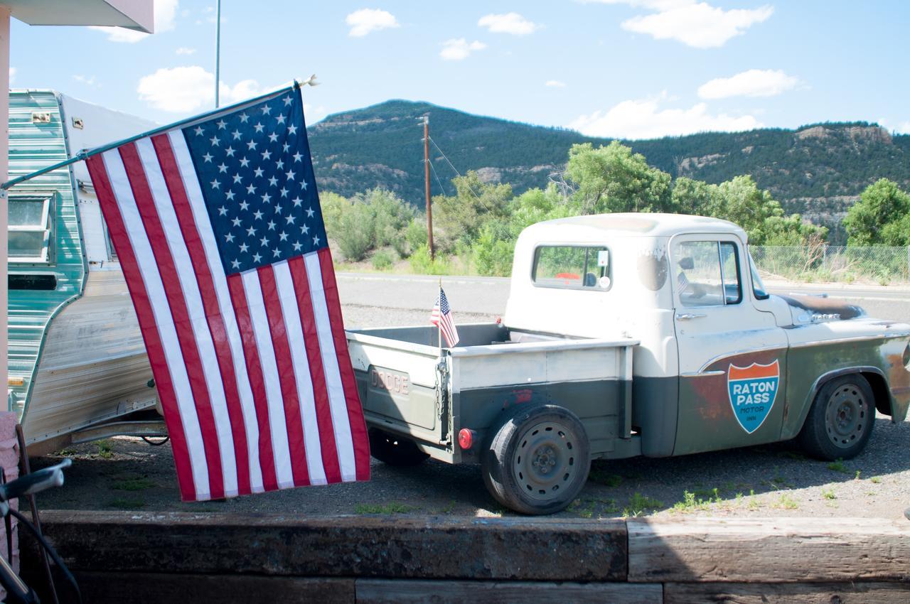 Raton Pass Motor Inn Exterior foto