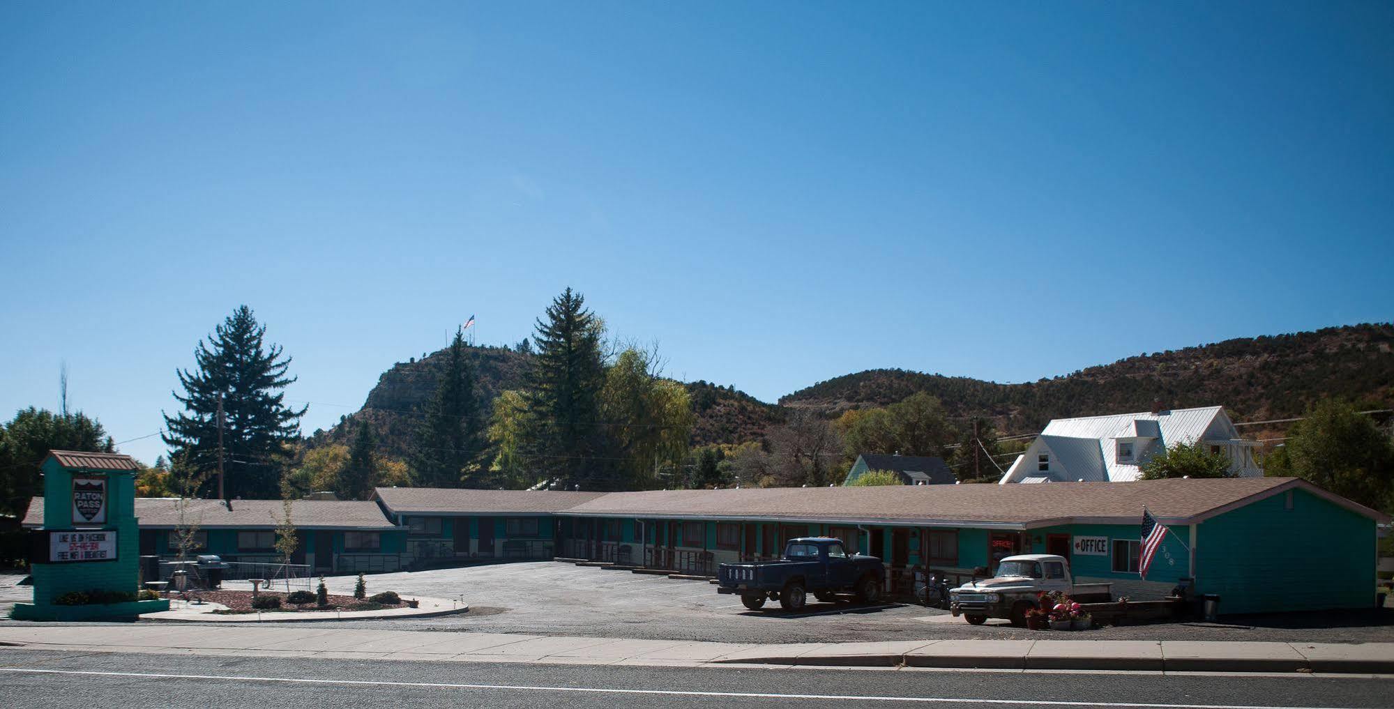 Raton Pass Motor Inn Exterior foto